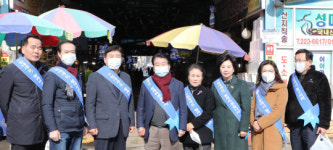 광주 동구의회, 전통시장 찾아 상인들 격려