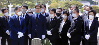 광주 서구, 간부공무원 5·18묘지 참배