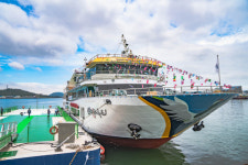 목포 삼학도 앞바다에 관광 유람선 떴다