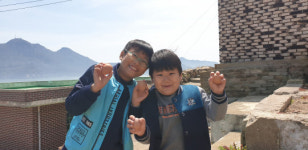 섬마을 분교 전교생 2명, 마을과 학교를 잇다