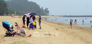 포토뉴스-폭염 속 한산한 보성 율포솔밭해수욕장