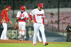 에이스 무너진 KIA, 4연패 수렁…LG에 4-6 패