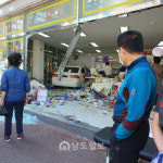 여수서 80대 운전 승용차 약국 돌진…2명 경상
