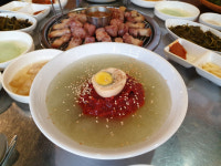 [남도 맛집-돈일촌] 씹을수록 육즙이 팡팡 입안 꽉 채운 제주 흑돼지