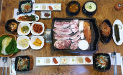 [남도 맛집-한기농장 삼겹살]불판에서 지글지글…먹을수록 반하는 맛