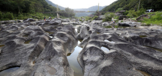 [남도일보 주말 엔]암벽 휘감은 하늘길 따라 산행 떠나볼까…전북 순창 용궐산 하늘길, 장군목 유원지