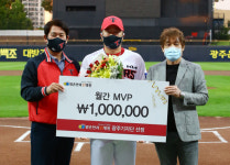 KIA 최형우·장현식·멩덴, 월간 MVP 선정