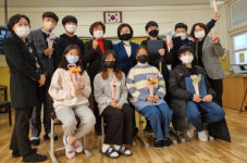 본량초교 졸업식, 지역 선후배 장학금 전달 훈훈
