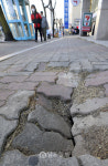 [남도일보 기동취재] 패이고 깨지고…광주 교통약자 보행환경 엉망