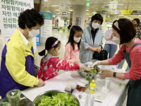 광주도시철도 스마트팜 채소로 샐러드 만들기 체험 인기