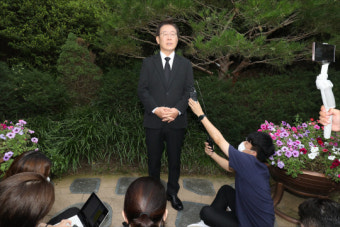 민주 당대표 후보, 이재명 압도 속 8명 출마…3명 본선