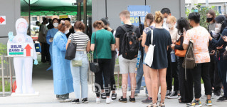 북적이는 선별진료소