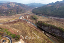 바닥 드러낸 화순 동복호