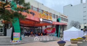 순천만잡월드·국가정원노조 시청 앞 점거 농성…순천시에 해결요구