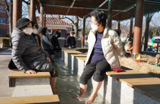 큰 인기 해남읍 서림공원 야외족욕장 연중 운영