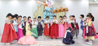 친구들과 설 맞이 윷놀이