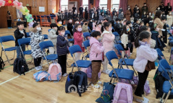 선생님 안녕하세요! 반갑다 친구야!…설레는 초등학교 입학식