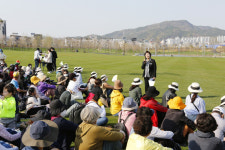 오천그린광장 어싱길 맨발걷기 성황리 마쳐