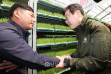 전남 농업현장 찾은 이재명