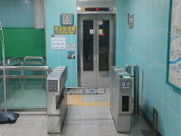 광주 학동 증심사입구역 4번 출구, 반쪽 승강기 불편