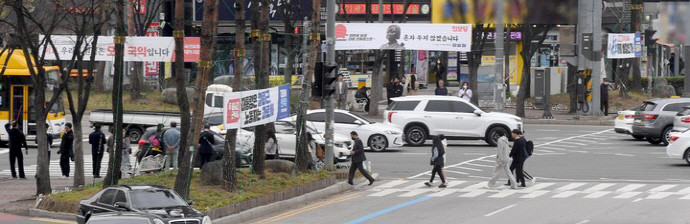 민주당, 정당 현수막 규제 완화 3년만에 다시 강화법 검토중, 국힘당 비판 중