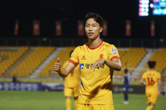 '데뷔 첫 멀티골' 광주FC 엄지성 
