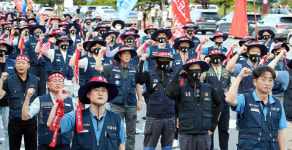 포스코, 창사 55년 만에 첫 파업 기로…노조 대의원대회서 쟁의 발생 의결…사측, 철회 요청