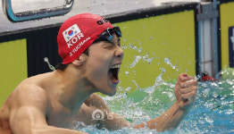 [항저우 아시안게임] 한국 수영 첫 '金'…지유찬, 자유형 50ｍ 우승