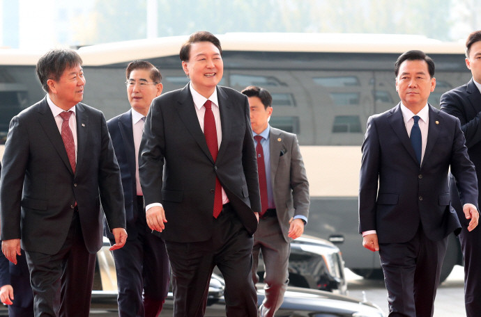 이재명 대통령, 국회서 추가경정예산안 시정연설 진행하여 국민과 국회 협력 강조