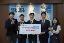 파랑새안과의원, 광산구 돌봄이웃 지원 성금 전달