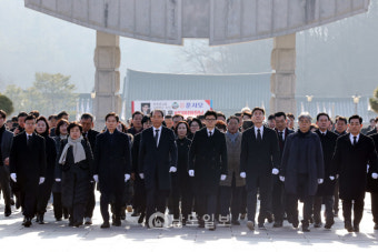 5·18 묘지 참배하는 한동훈 비대위원장
