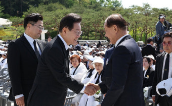 국민의힘 황우여, 5·18 포함 포괄적 개헌…민주당 이재명 