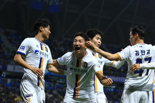 서울FC와 광주FC, 각각의 승리로 성장과 발전을 입증하다