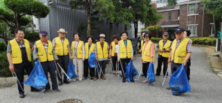광주 북구 오치우성아파트 경로당 회원들, 단지 주변 환경정화활동 펼쳐