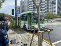졸음운전 시내버스 신호등 추돌