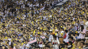 프로야구, 사상 첫 역대 기록 900만 관중 돌파!