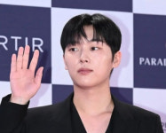 NS에 전라 노출하고 빛삭한 최현욱…소속사 입장 없다