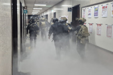 민주 국회 진입 계엄군 체포명단에 10여명…우원식·한동훈·이재명