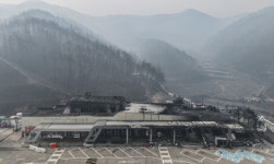 [사상 최악 산불 사태]서산영덕고속도로 청송휴게소, 양방향 건물 불에 타