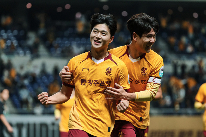 광주FC, 이정효 감독 복귀 후 첫 승까지 허탈하며 강원FC에 0-1로 패배