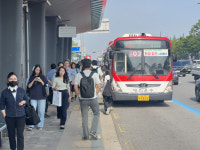 이번 정류장은 종합버스터미널입니다…90년대 사라진 버스 안내원 부활?