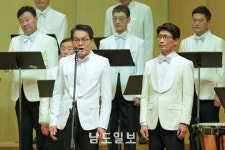 [광주·전남 문화예술인 재능기부 현장을 가다-(3)광주아버지합창단] 따뜻한 울림, 화음 너머 마음을 모으다