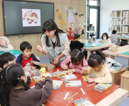 동구목재문화센터 개관 한 달만에 북적