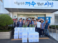 금호석유화학 계열사, 여수 주삼동 경로당에 여름 보양식 전달