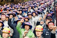 지회장 이름 걸고 총고용 보장·매각 저지 쟁취한다