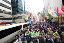 지회장 이름 걸고 총고용 보장·매각 저지 쟁취한다