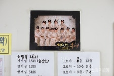 [포토] 빗자루 들고 투쟁을 외친 장년의 노동자 ②