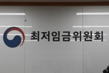 2023년 최저임금 노동계 '10090원' , 경영계 '9310원' 2차 수정안