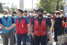 연대의 힘으로 이겼다 에어팰리스지부 투쟁 승리···40일 고공농성 해제