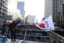 민주노총, 시민과 함께 걸으며 임금 빼고 다올리는 정권에 앞장서 싸우겠다 손내밀어
